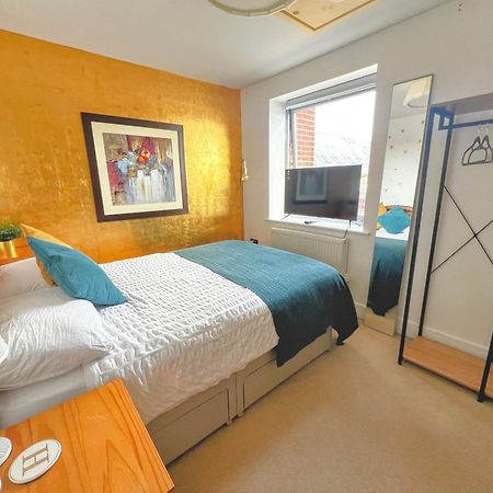 Gold Penthouse Room 5Min To Basingstoke Hospital Eksteriør bilde