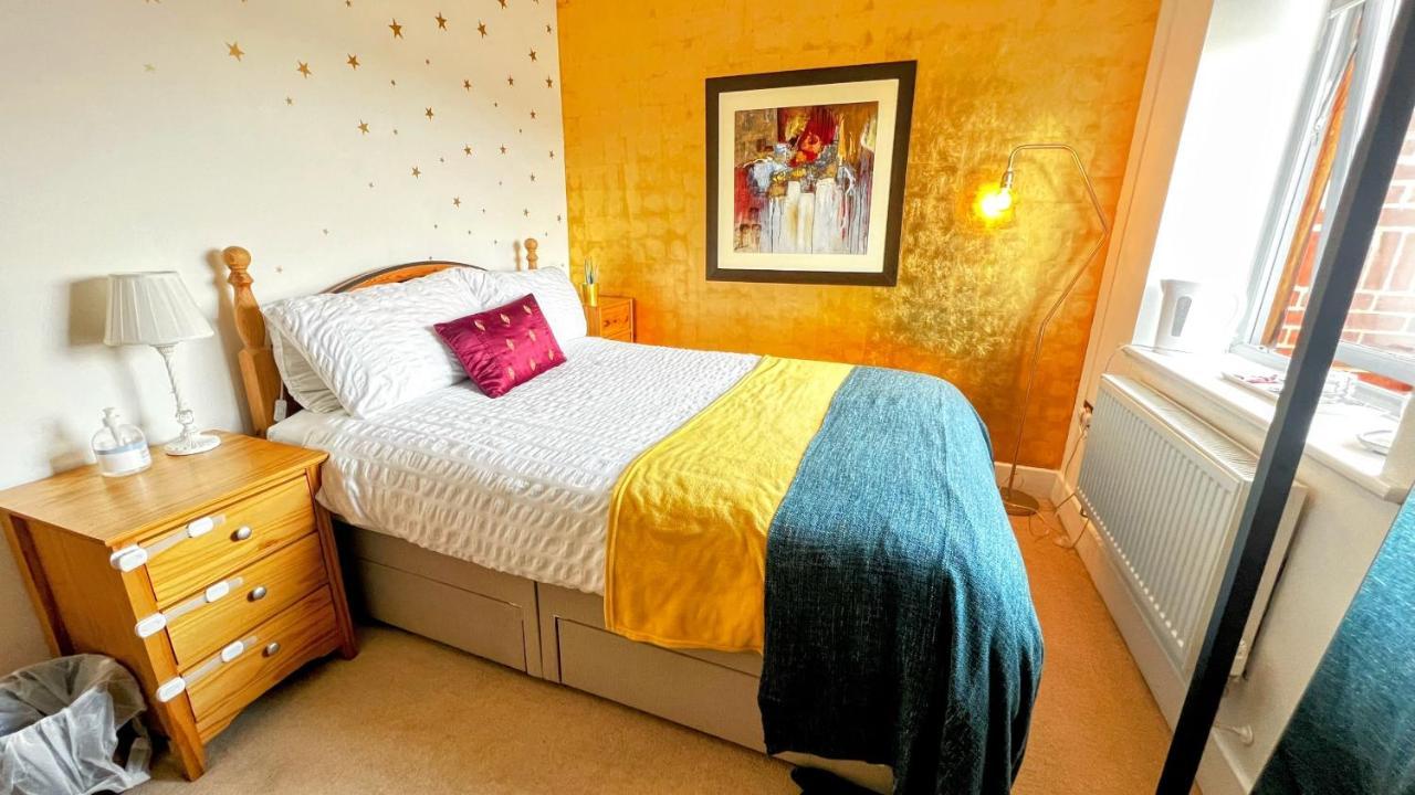 Gold Penthouse Room 5Min To Basingstoke Hospital Eksteriør bilde