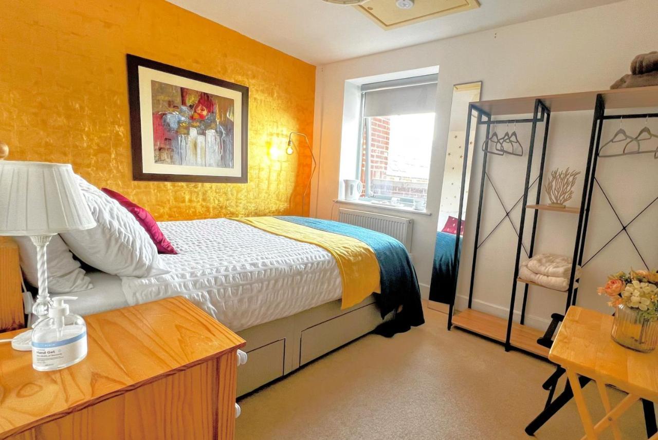 Gold Penthouse Room 5Min To Basingstoke Hospital Eksteriør bilde